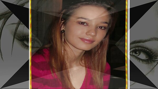 Апетитната девојка бринета го трие задникот од тврдиот силен кур на пријателот