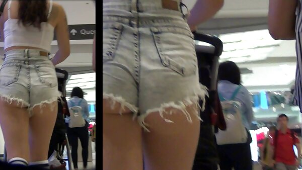 Долгоногата мила бринета вози и жестоко го цица огромниот пенис на својата нишка