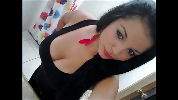 Вулканот бринета Џенкс Лавиринт вози дик како каубојка