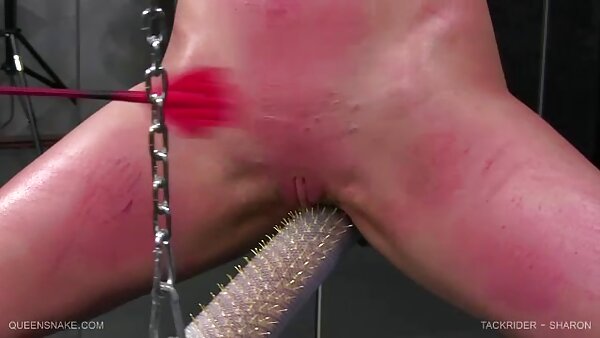 Сексуално компулсивното бебе Вила дозволува да навлезе во нејзината тесна анална дупка