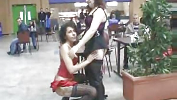 Bootylicious Ешли Брук позира гола и ја покажува својата влажна пичка