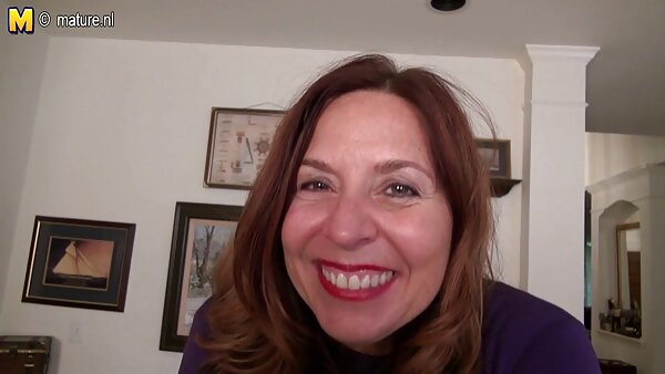 Бесрамна русокоса тинејџерка му дава мине на еден дечко во тоалет