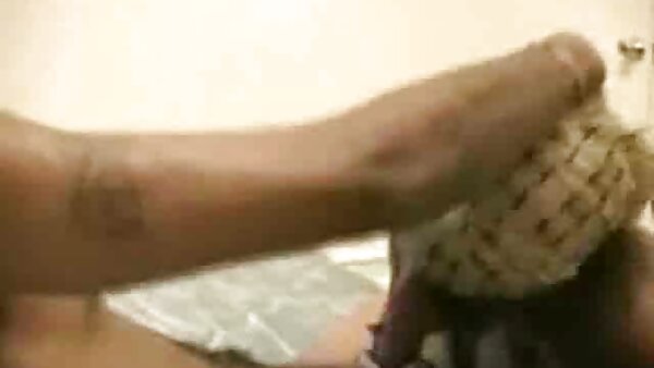 Ужасната црнокоса азиска мотика Лајла Леи е подготвена за брутално тват полирање