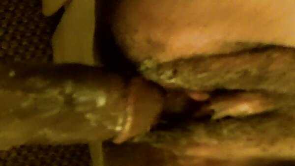 Убава црна коса курва со големи цицки го претставува невешт BJ на POV камерата