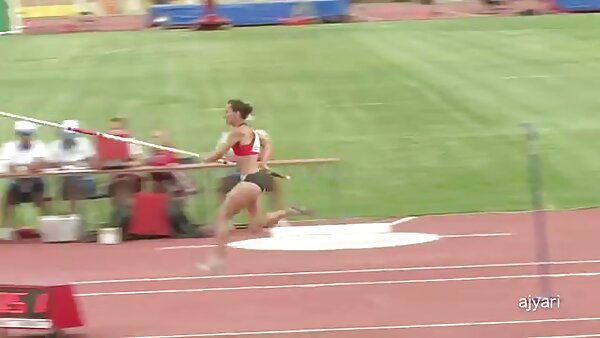 Непријатната бринета бимбос Бјанка добива удирање во мисионерски стил