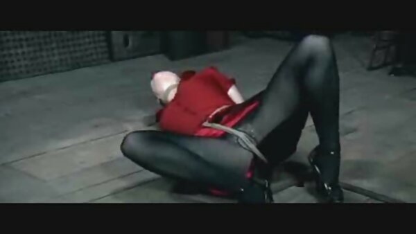 Напален масер знае како да ја убеди младата Праја Ди да си го цица големиот кур