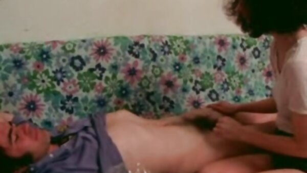 Гушката абонос пиле Дијамант Џексон дава мине