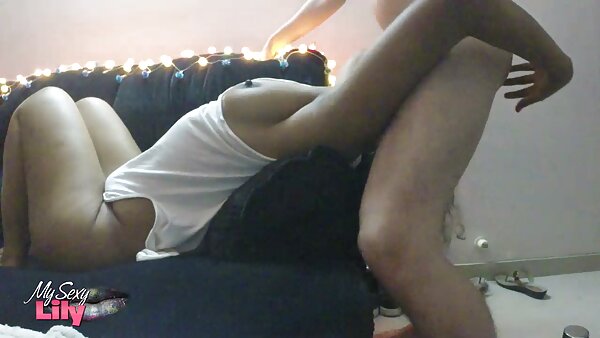 Огромните гради русокоса дувалка добива шанса да јава масивен кур