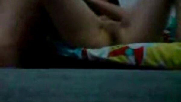 Апетитната бринета MILFie секспот Сиена Вест се грче и цица лижавче