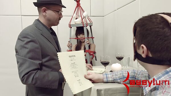 Страшната русокоса курва КАТИА се задева и ја разоткрива нејзината влажна розова грабна